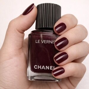 Chanel Le Vernis Nail Colour 18 Vamp Deep Burgundy Shimmer Polish 13ml 0.4oz